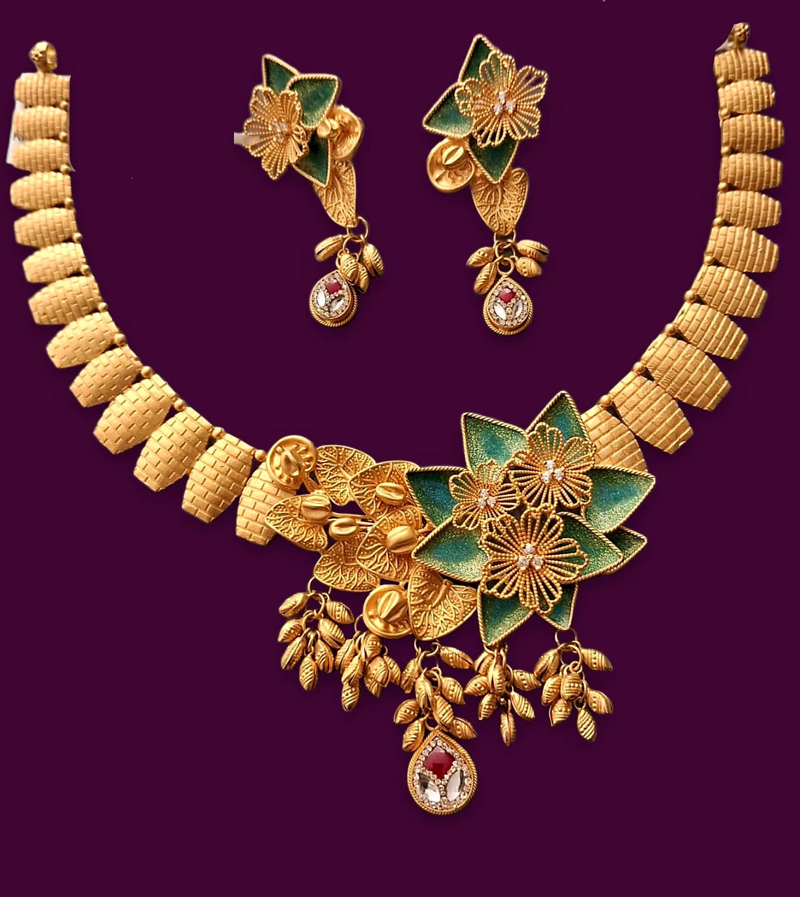 Necklace Set at Sri Vijaya Madhavi Jewellers